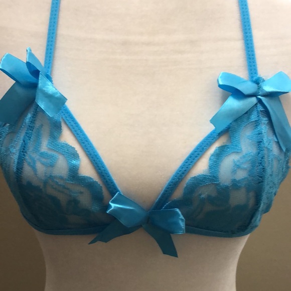 Matching Bra And Panty Set - Picture 2 of 7